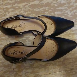 Ladies/women's low heels shoes